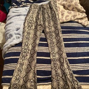 Snakeskin flare leggings